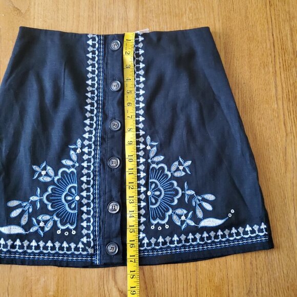 francesca's Beautiful BOHO Embroidered Linen Blend Skirt Size Med NWT - Picture 11 of 15